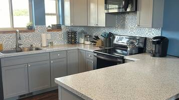 冰箱、微波炉、烤箱、炉灶