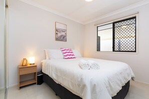 2 bedrooms, desk, iron/ironing board, free WiFi