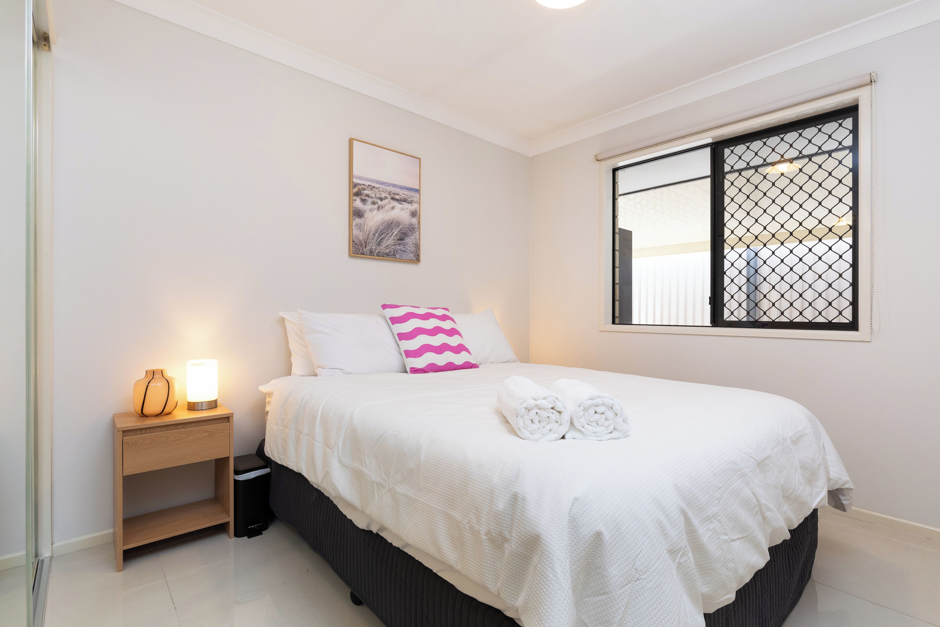 3 bedrooms, desk, iron/ironing board, free WiFi