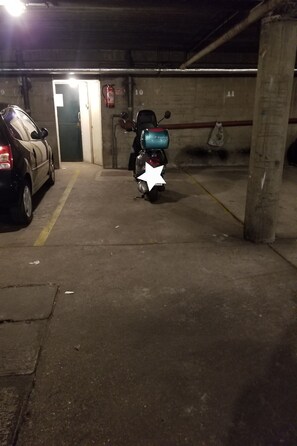 Property grounds - 2 bedrooms apartment in Colombes, private car park, 10' walk from train station (Colombes)