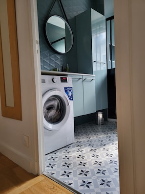 Interior - 2 bedrooms apartment in Colombes, private car park, 10' walk from train station (Colombes)