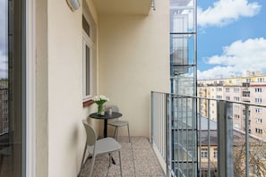 Apartamento luxo, vista para o pátio | Terraço/pátio