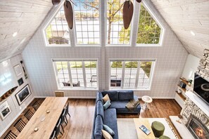 Smart TV, fireplace