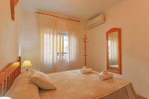 2 bedrooms, WiFi, bed sheets - 089 - Thailandia I 002 - comfortHOLIDAYS (Santa Pola)