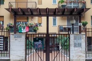 Exterior - Two-room apartment with pop art vibes (Verona)