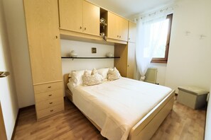 2 habitaciones, tabla de planchar con plancha, wifi y ropa de cama