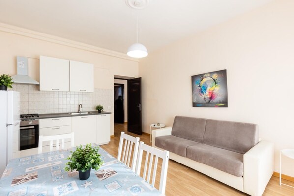 TV - Two Bedroom Apartment (ROMA)