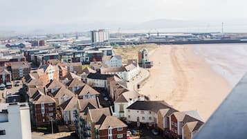 1 bedroom, individually decorated, individually furnished