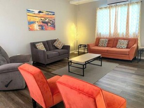 TV - Villa Casa Blanca (Black Rock)