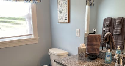 Entire House located 2 miles from Liberty University Campus. Farm setting.
