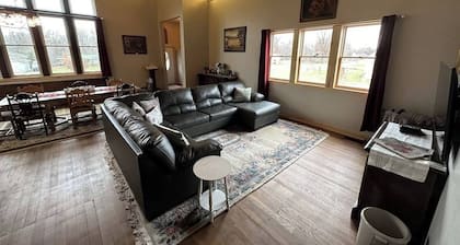 Sanctuary Parish 18Ft ceilings, 5 bedrooms, & 3 baths