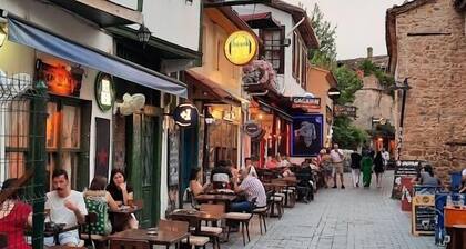 Callisto Pub & Kitchen & Hotel