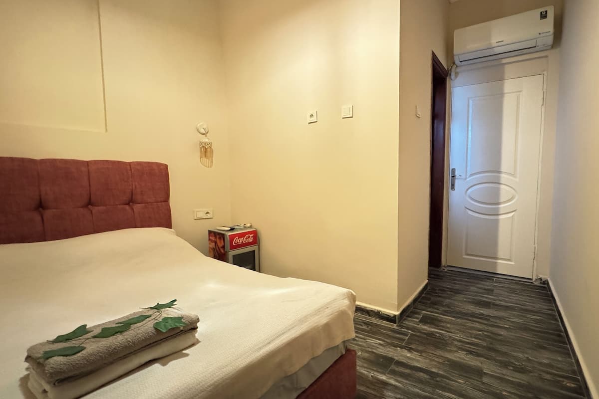 Basic Double Room | Free WiFi