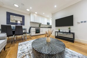 Romantic House, 2 Bedrooms | Living area - The Shepherd Residences (London)