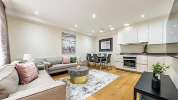 Romantisches Haus, 2 Schlafzimmer | Wohnbereich | Smart-TV