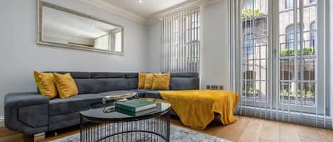 Comfort-Stadtwohnung, 2 Schlafzimmer | Wohnbereich