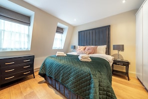 Romantisches Haus, 2 Schlafzimmer | Laptopgeeigneter Arbeitsplatz, Verdunkelungsvorhänge
