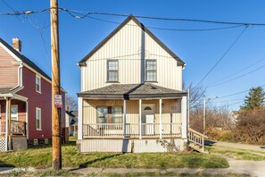 Exterior - CLEVELAND CHARMER  -  Pet Friendly  
 (Cleveland)