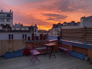 Outdoor dining - Terrasse et Appartement Typiquement Parisien (Paris)