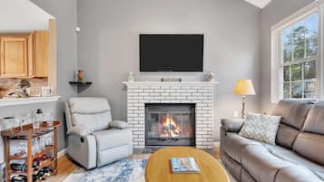 Smart TV, fireplace, computer monitors