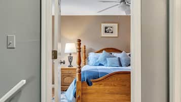 2 bedrooms, desk, iron/ironing board, travel cot