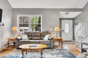 Smart TV, fireplace, computer monitors