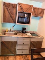 Family Daire, Havuz Manzaralı | Özel küçük mutfak | Tam boy buzdolabı, mikrodalga fırın, set üstü ocak 