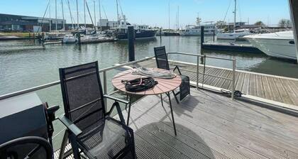 2 bedroom lovely ship in Hellevoetsluis