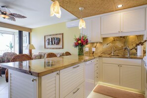 Private kitchen - Stunning Oceanfront Condo In Prefect Location With A/C (Wailuku)