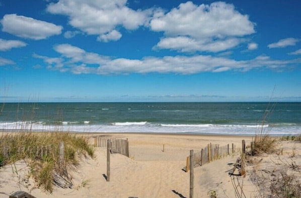 Beach nearby, sun loungers, beach towels