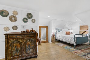 1 bedroom, Internet, bed sheets - Third-floor mountain view suite with deck, firepits, & game room (Blairsville)