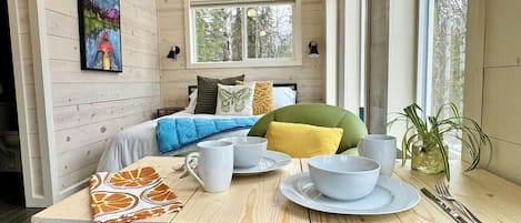 1 dormitorio, tabla de planchar con plancha, wifi y ropa de cama