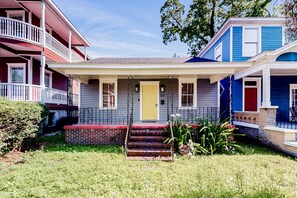 Exterior detail - Renovated bungalow with central AC, W/D, & modern kitchen, Free Wifi (Savannah)