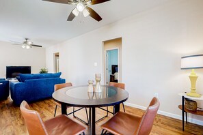 Dining - Renovated bungalow with central AC, W/D, & modern kitchen, Free Wifi (Savannah)