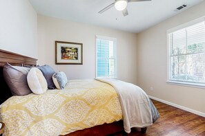3 bedrooms, iron/ironing board, WiFi, bed sheets