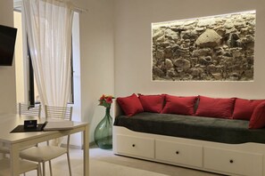 Living area - Full-featured apartment with rock shower (Riomaggiore)