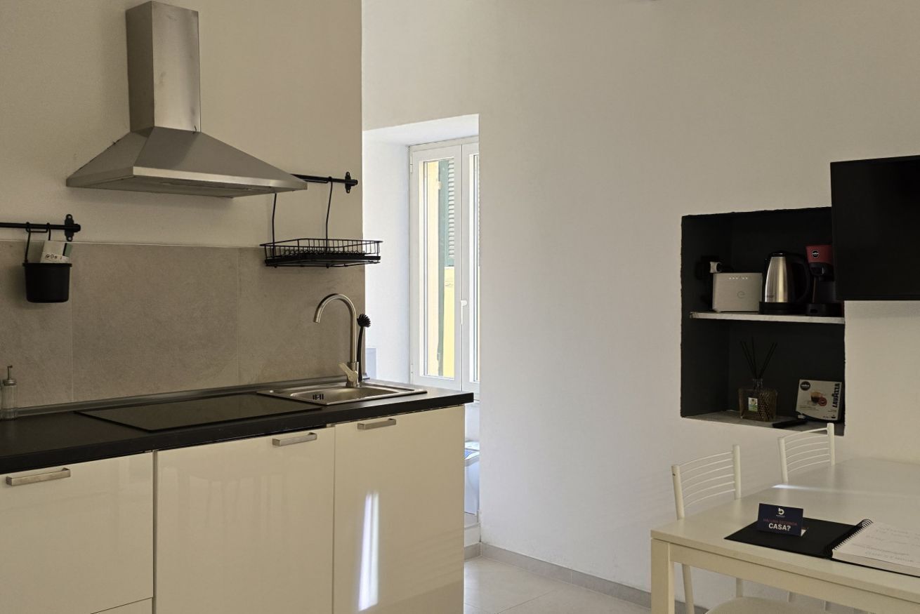 Frigorifero, forno, piano cottura, pentole/stoviglie/utensili