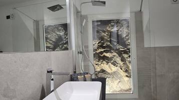 Doccia, asciugacapelli, bidet, asciugamani