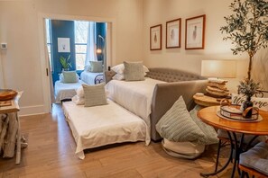 4 habitaciones, escritorio, tabla de planchar con plancha y wifi gratis 