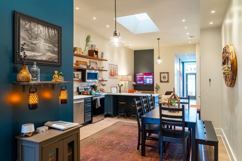 Celebration Penthouse: Sleeps 12, Rooftop, King Beds, Spa