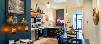 Celebration Penthouse: Sleeps 12, Rooftop, King Beds, Spa