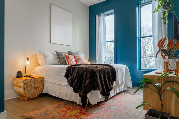 2 bedrooms, desk, iron/ironing board, WiFi
