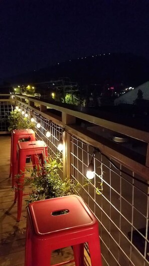Property grounds - Magical & Cozy: King Bed, Twinkle-Light Shower, Rooftop Views (Chattanooga)