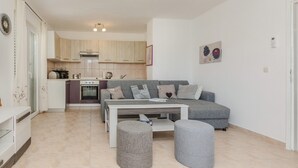 A modern apartment with a kitchen, living area, and a dining table. - Nice home in Privlaka (Privlaka)