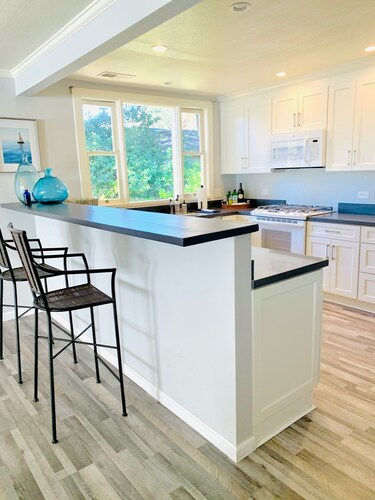 Remodeled farmhouse walking distance to downtown Sonoma!