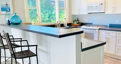 Remodeled farmhouse walking distance to downtown Sonoma!
