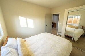 2 bedrooms, in-room safe, free WiFi - Cozy Casa Estrella Near WWU
(college place)