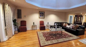 Living area - Global Retreat (Bristol)