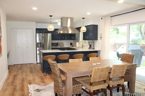 Beachwood Home - Muskegon - walk 2 Lake MI BEACH + local playground + pickleball