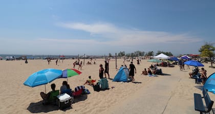 Beachwood Home - Muskegon - walk 2 Lake MI BEACH + local playground + pickleball